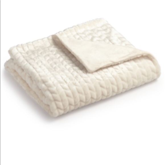 Martha Stewart Other - Martha Stewart Quilted Faux Fur Throw 50 x 60 in